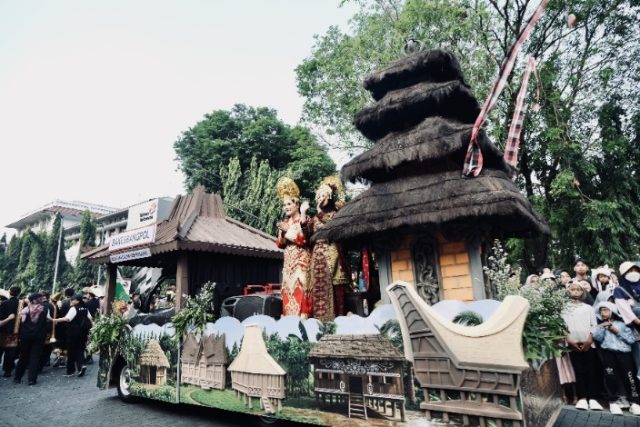 Pawai Pembangunan Solo 2026 Makin Meriah, Busana Tradisional hingga Wayang Orang Warnai Parade