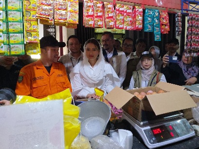 Cek Harga Bahan Pokok di Pasar Nusukan, Wamendag Sebut Kondisi Solo Masih Terkendali